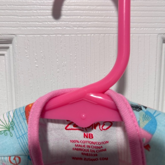 Newborn Baby Zutano onesie - Picture 4 of 4